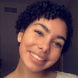 Meet your Posher, Chloe